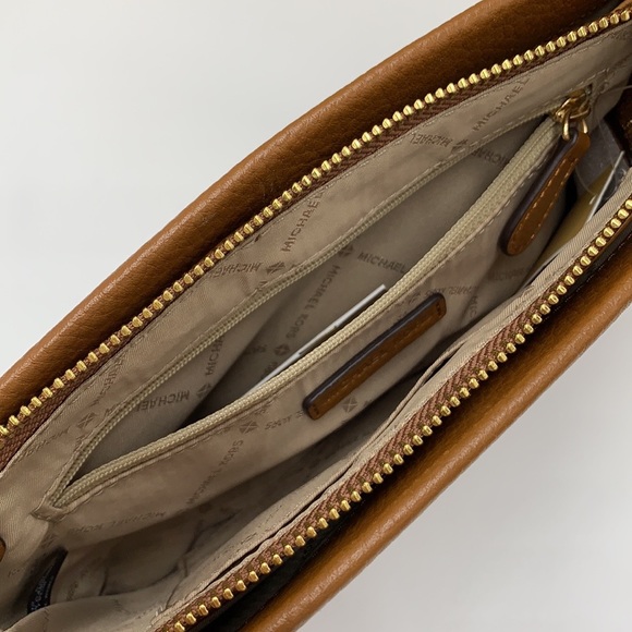 MICHAEL KORS LARGE TRIPLE XBODY BAG LUGGAGE COLOR - Picture 9 of 16